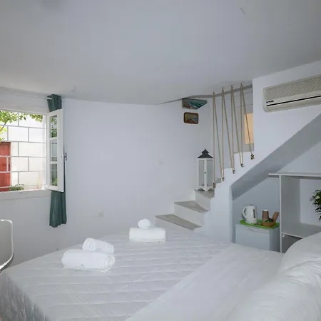 Apartment Anchor Yalos